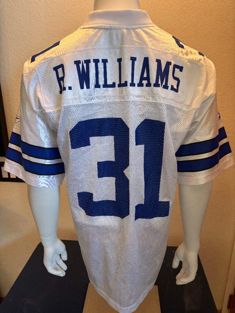 Awesome medium vintage Reebok Roy Williams Dallas Cowboys football jersey
